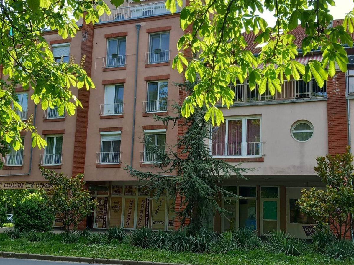 Rozsa Apartman Кестхей Экстерьер фото